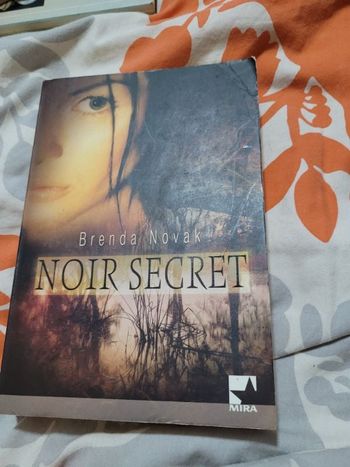 Noir secret Brenda Novak collection Mira