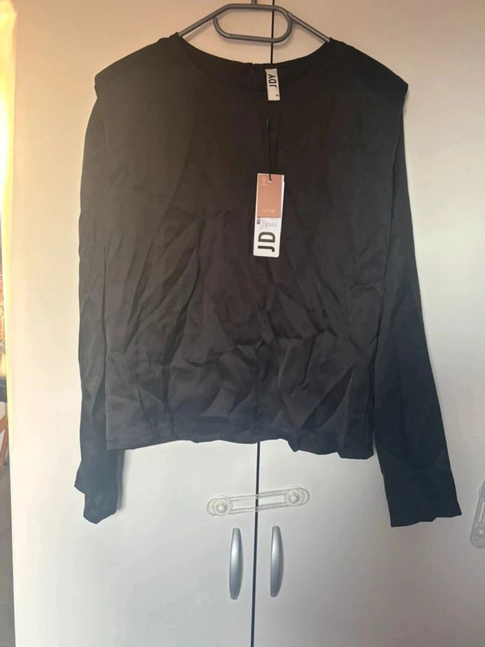 Blouse noir effet satiné Taille M 38 neuve 100% polyester