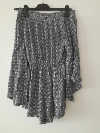 Combishort manches longues et épaules dénudées