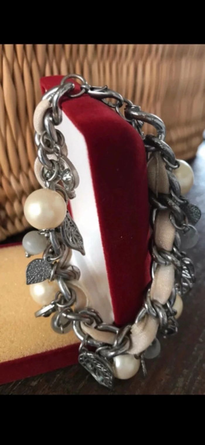 Magnifique bracelet avec strass, tissu, perles et feuilles - photo numéro 12