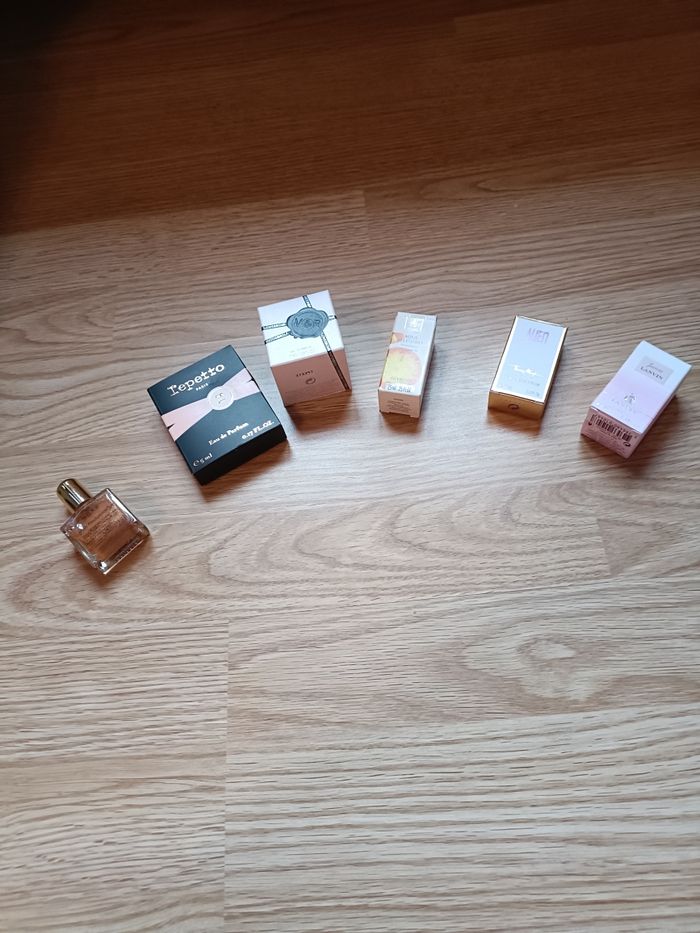 LOT DE 6 MINIATURES DONT NUXE