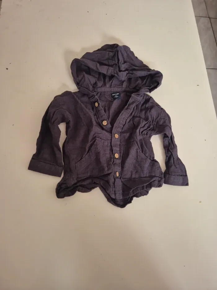 Chemise avec capuche 6 mois