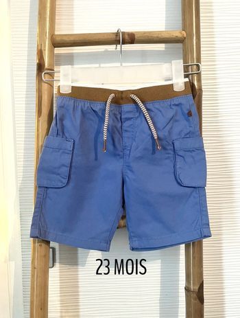 Short bleu taille 23 mois