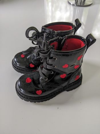 Bottines vernis avec coeurs