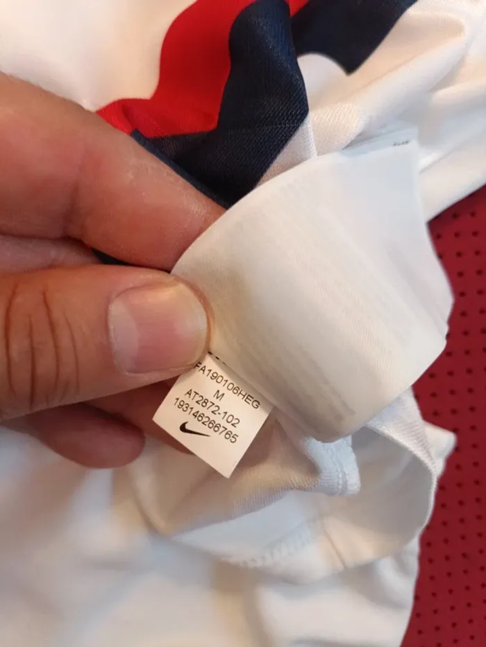 Tenue de foot PSG, Nike Authentique Officiel taille enfant 5/6 ans, Neuf - photo numéro 10