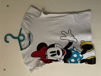 tee-shirt Disney Minnie taille 4/5 ans