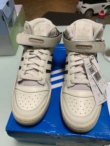 Basket adidas forum mid  40 neuves 