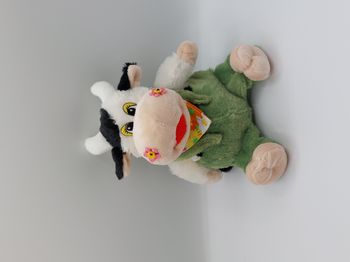 Peluche doudou vache blanc beige D.I.I salopette verte bandana orange fleurs