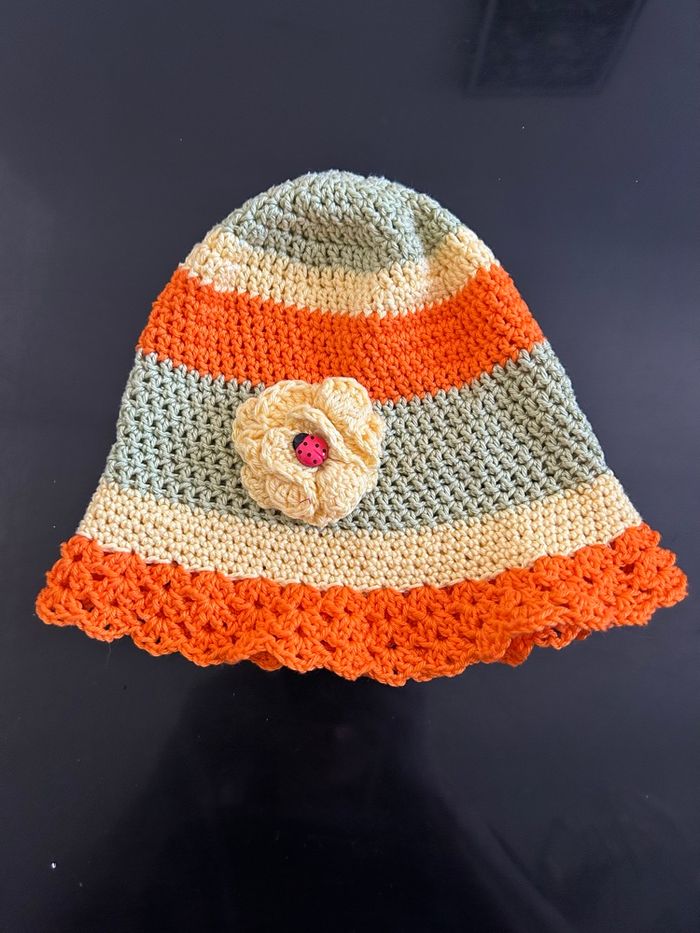 Petit chapeau au crochet fait main 3 ans