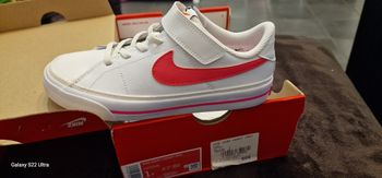  Basket  Nike rose taille 32