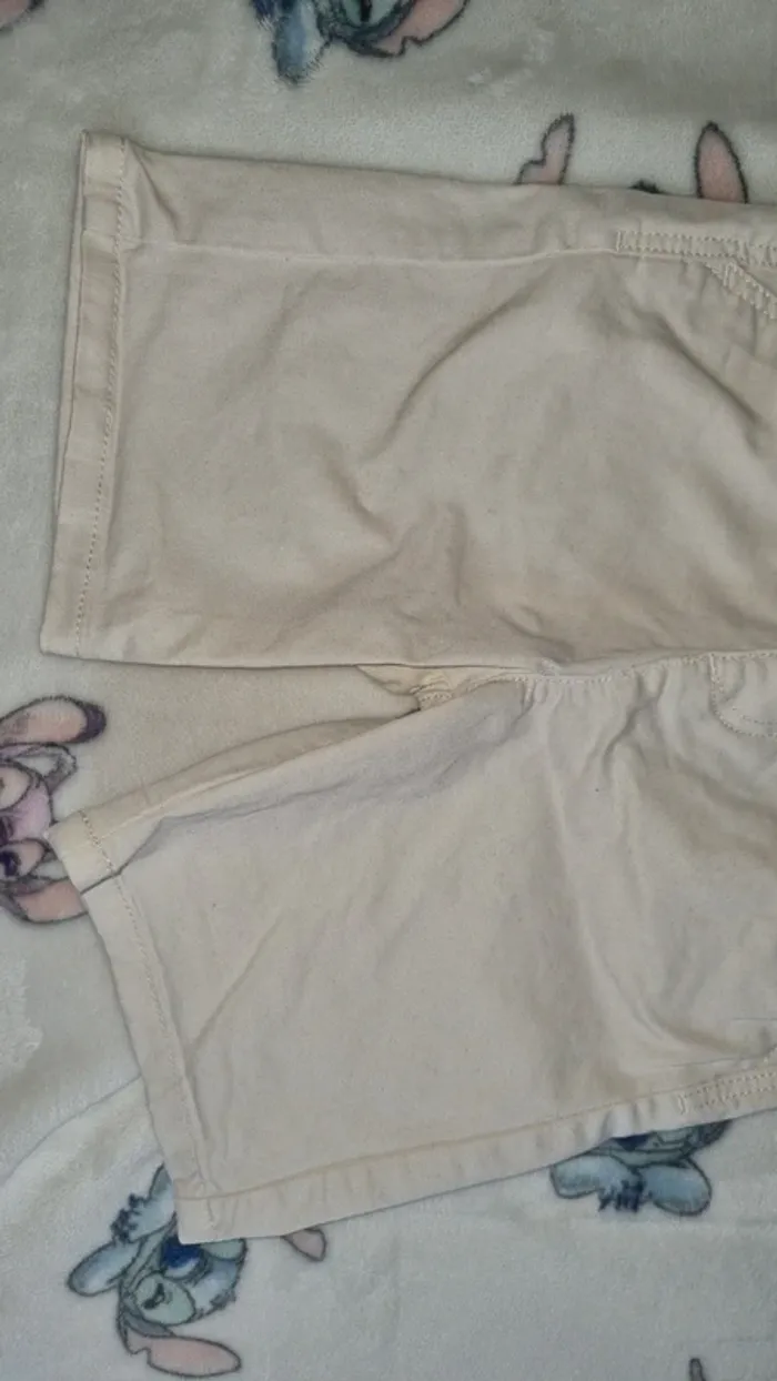 Short 4/5 ans en bon état - photo numéro 3
