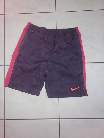 Short Nike 12 13 ans