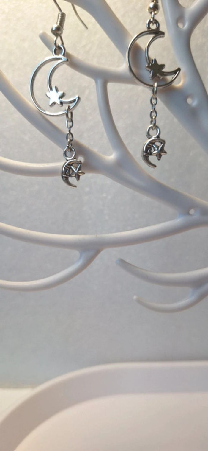 Boucles d'oreilles lune pendantes - photo numéro 4