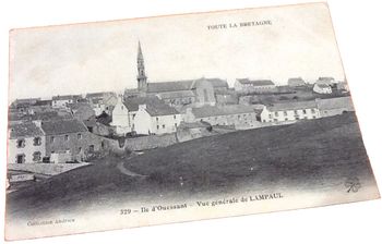 Carte postale ancienne Ile d' Ouessant (Finistère) Vue générale de Lampaul