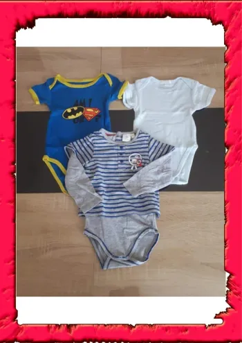 Lot bodies DcComics et disney 9 mois