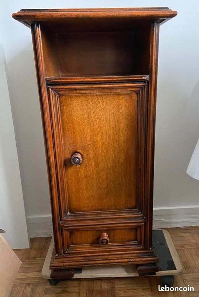 Meuble d’appoint réalisé en chêne massif de style Louis Philippe taille 37x79p29
