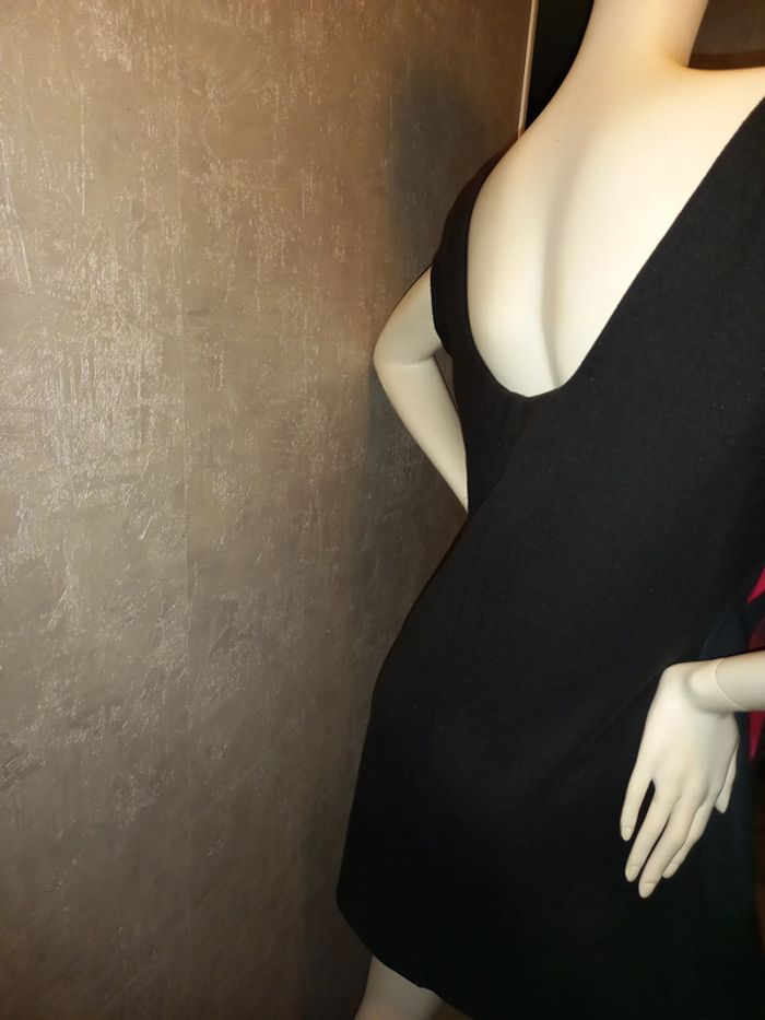 robe noire fleur rouge desigual taille 42 - photo numéro 3