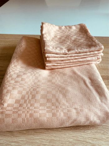 Nappe ovale et 12 serviettes de table