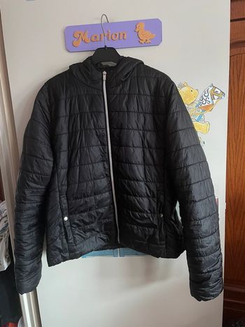 Doudoune noire à capuche, taille L, marque Kiabi