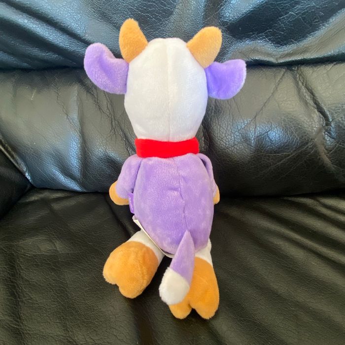 Doudou peluche vache milka violette et blanche écharpe rouge 24cm - photo numéro 2