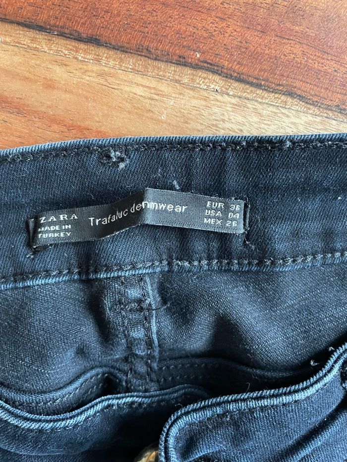 Jean 3/4 noir délavé Zara taille 36 - photo numéro 3