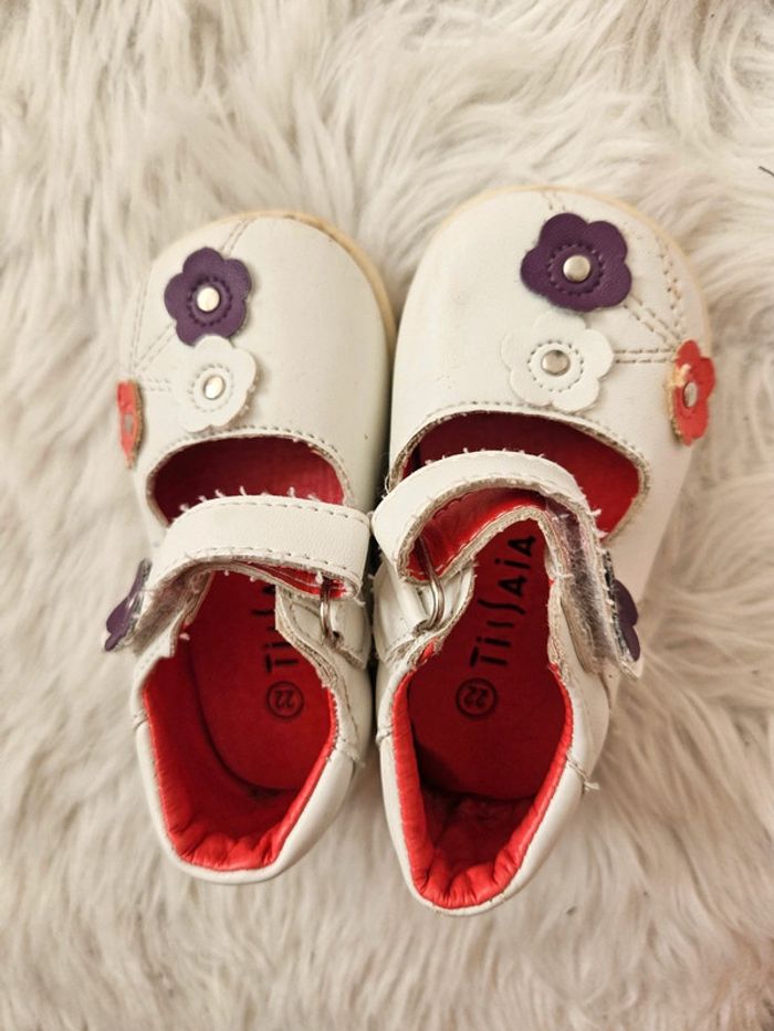 Chaussures Tissia blanches fleurs – Printemps/été – Pointure 22 – Bon état - photo numéro 2