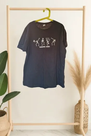 T-shirt noir • Squelettes