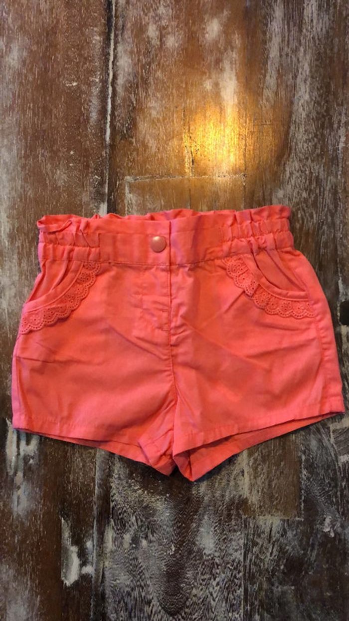 Short fille