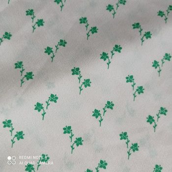 Blouse blanche à petites fleurs vertes t38/40