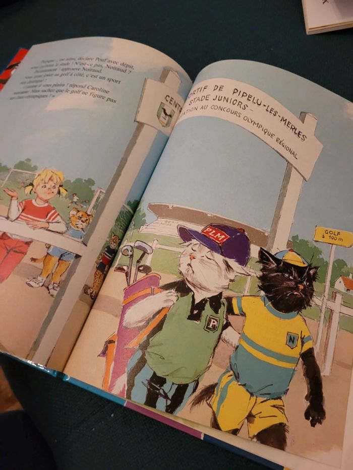 Livre rare Caroline au Stade Pierre Probst Hachette Jeunesse Album collection multicolore couleurs - photo numéro 7