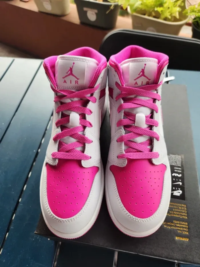 Air jordan 1 mid Taille 39 neuves femme blanc rose fuchsia - photo numéro 4
