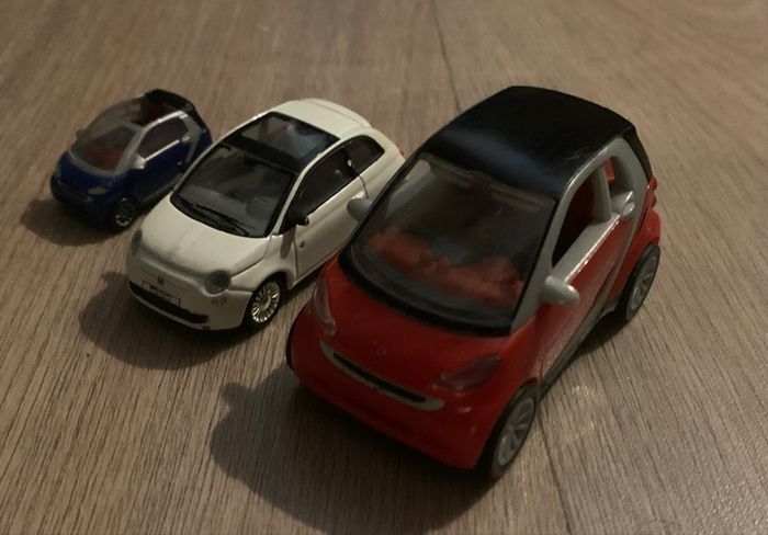 Fiât blanche creme et 2smart Rouge et une mini bleu - photo numéro 4