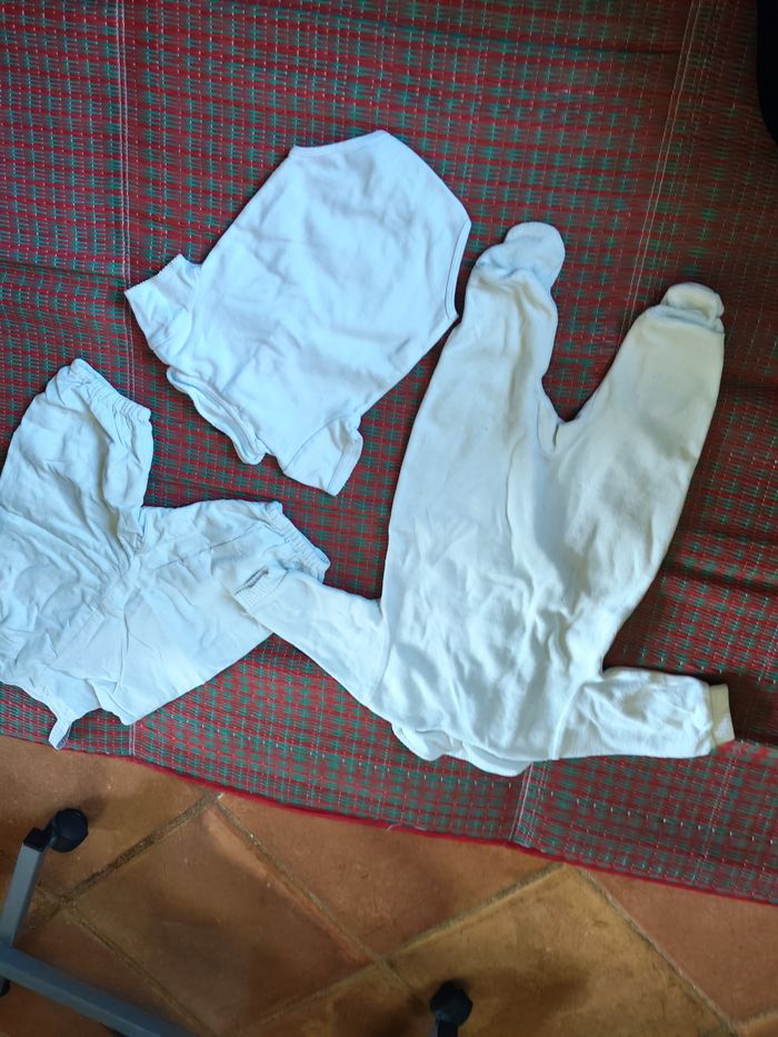 Lot de 8 vêtements bébé 3 mois couleurs blanc, beige, écru - photo numéro 3