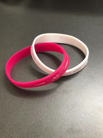 Bracelets entrelacés rose et blanc