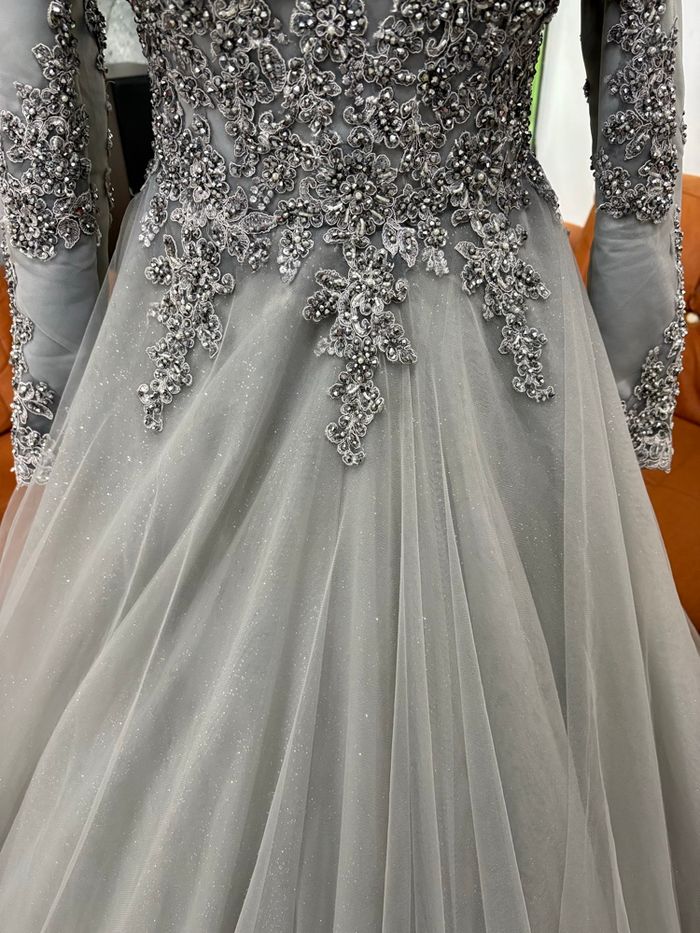 Robe de fiançailles gris - photo numéro 4
