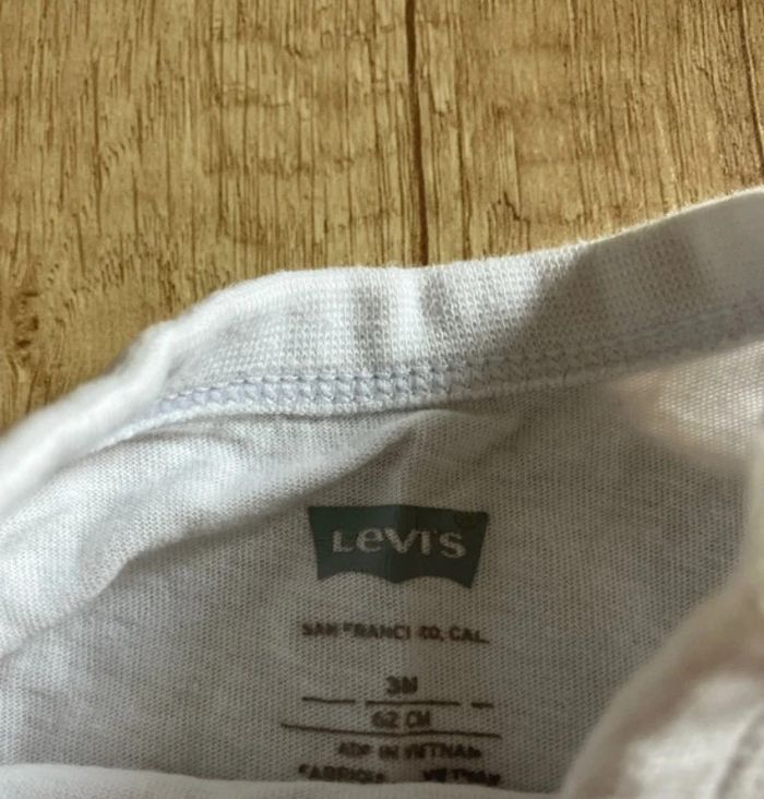 Body Levi’s 3 mois - photo numéro 3
