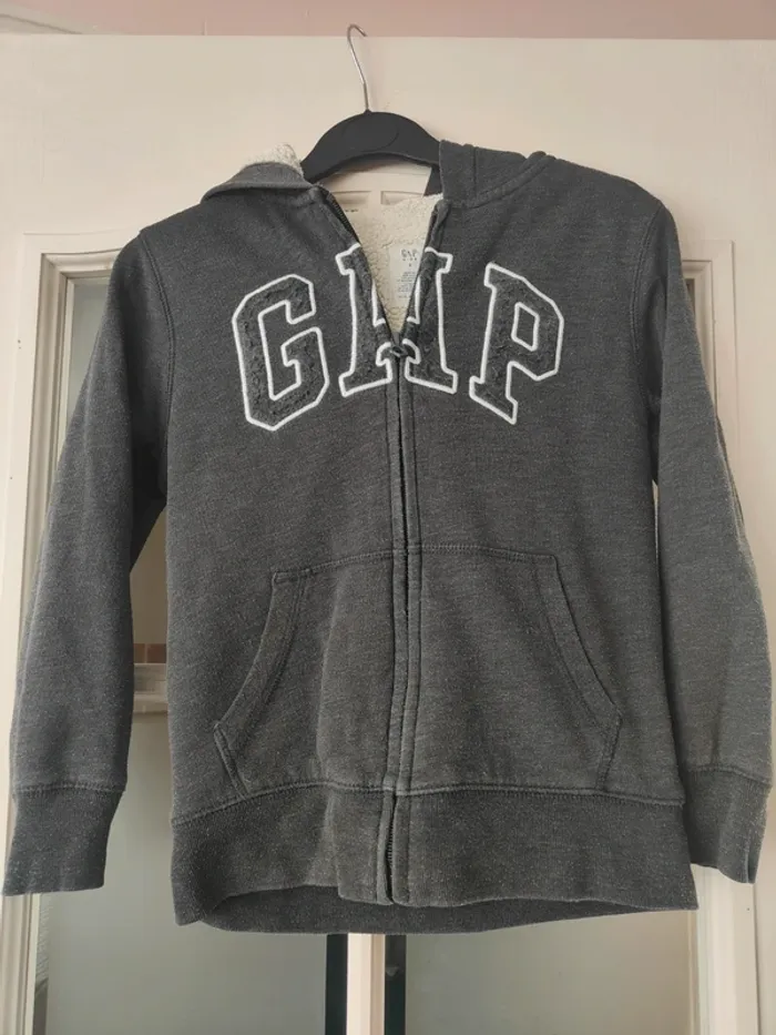 Gilet fourré à capuche Gap gris 6-7 ans - photo numéro 2
