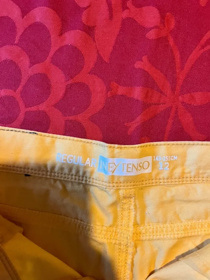 Short jaune - photo numéro 3