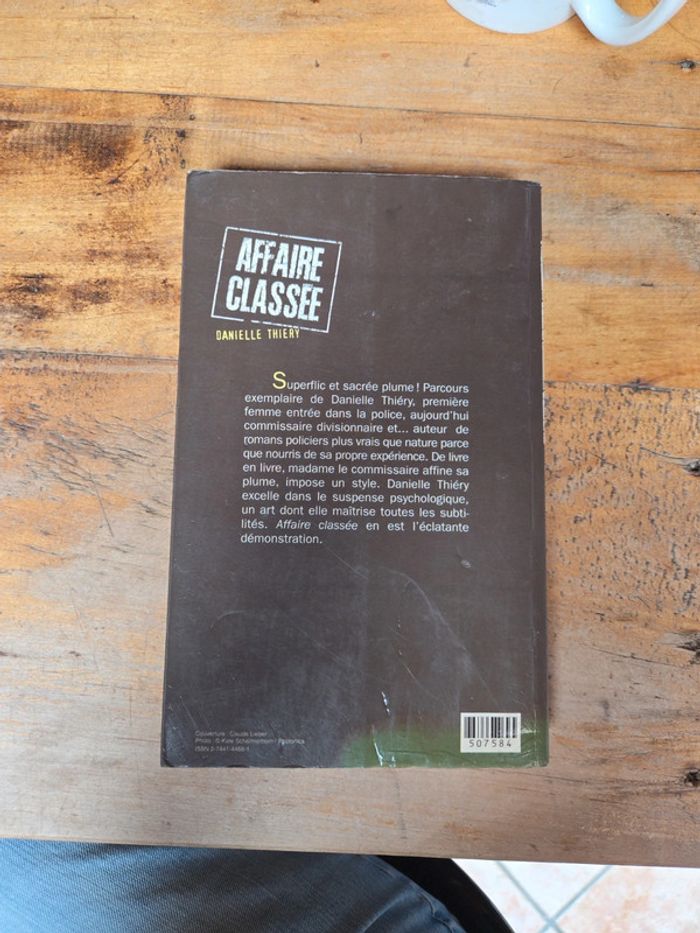 Livre "Affaire classée" - photo numéro 2