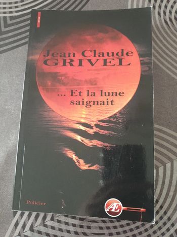 Et la lune saignait.