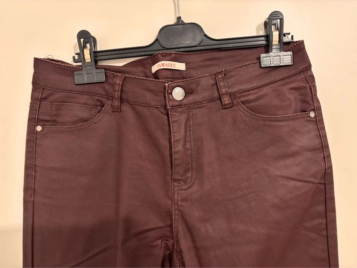 Pantalon Camaïeu couleur bordeaux - photo numéro 2