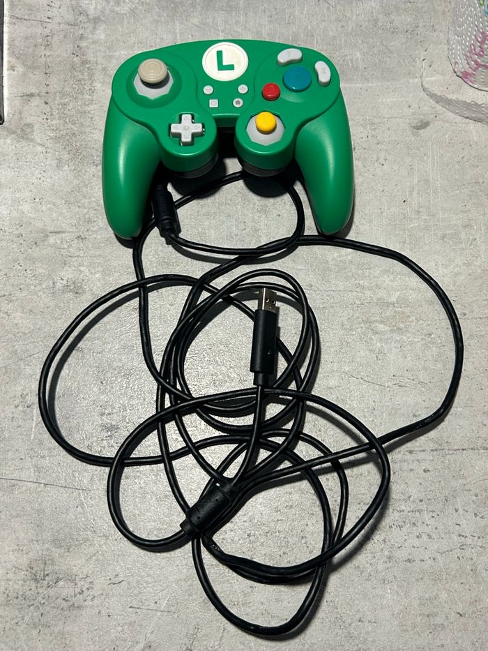 Manette luigi switch