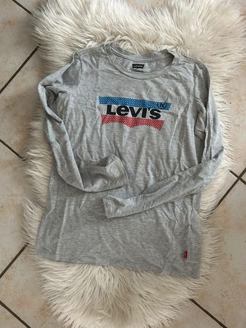 Garçon 👦🏻 Tshirt ml levi’s taille 16 ans