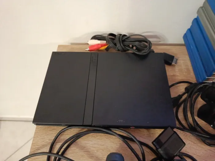 Lot ps2 avec 15 jeux manette câbles et caméra - photo numéro 2