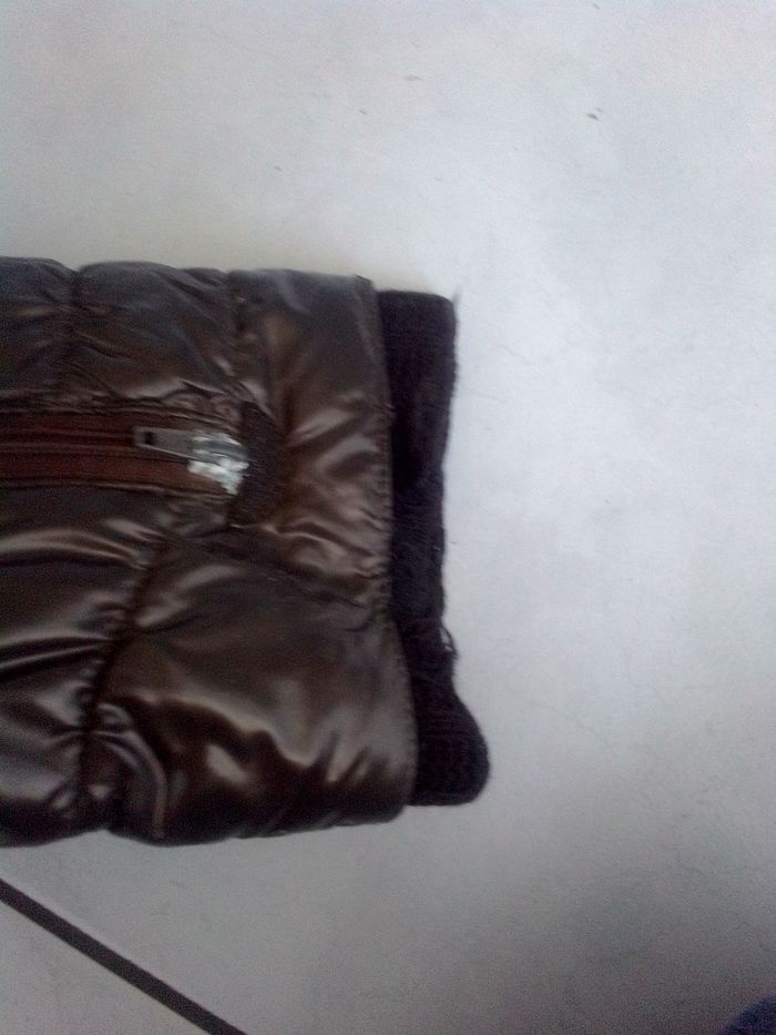 Lot de 4paires de chaussures t33(botte de neige,chaussons de gym baskets et chaussons) - photo numéro 5