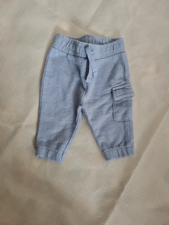 Lot de 13 pantalons et jeans et 2 shorts - photo numéro 9