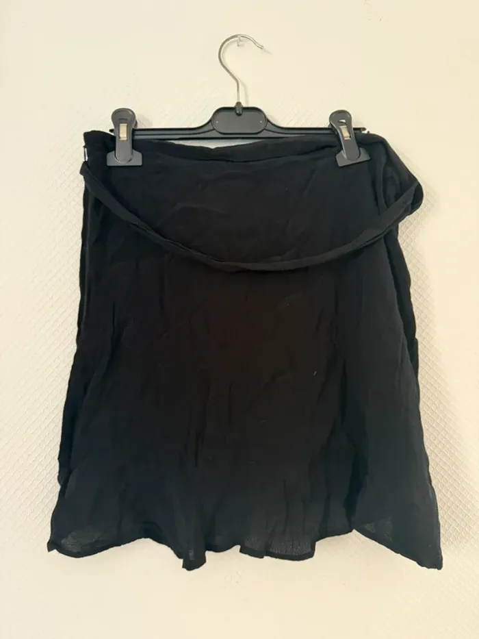 Jupe portefeuille noir en très bon état taille 40 pimkie - photo numéro 3