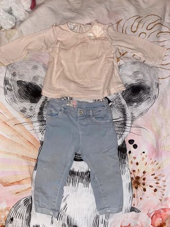 Ensemble t-shirt et jeans, taille 9-12 mois, marque Zara Babygirl.