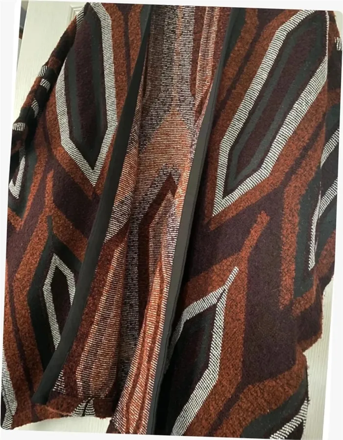Cape laine graphique noire orange bordeaux Mango x Kate Moss - photo numéro 3