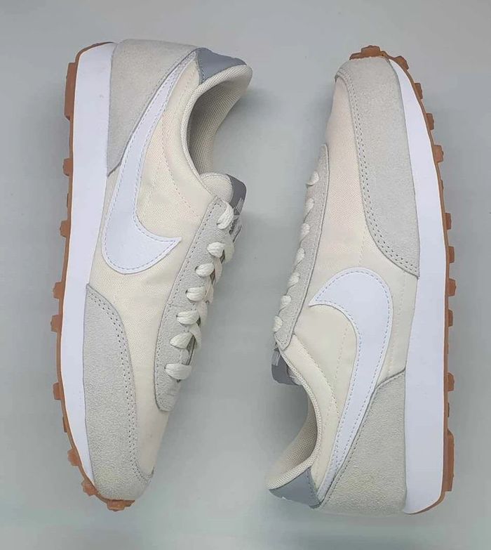 Baskets Nike neuves jamais portées dans leur boîte d'origine taille 37.5 - photo numéro 4